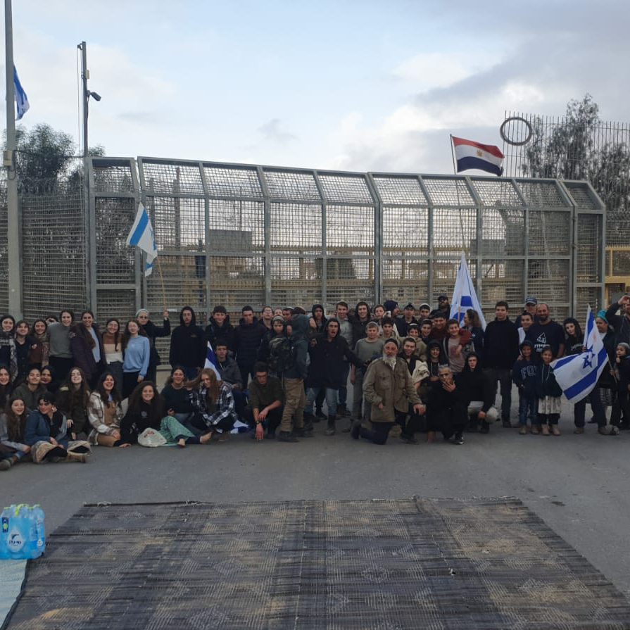 חסימת משאיות לעזה