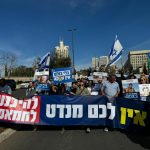 ארונות קבורה בירושלים במחאה נגד העסקה עם חמאס צילום: פורום הגבורה