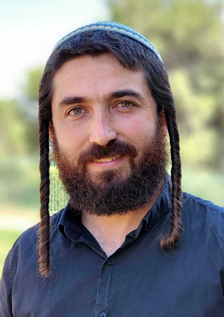 מסיים את כהונתו כחבר כנסת ומצדיק את החלטת מפלגת הציונות הדתית להישאר בממשלה צבי סוכות. צילום: יאיר דב